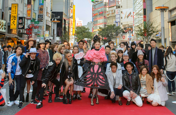 渋谷のストリートがファッションショーのステージに変貌 野宮真貴さんらが参加 渋谷文化プロジェクト