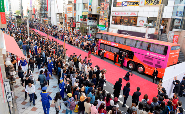 Annual Shibuya Fashion Week In Shibuya Shop Clerk In Shibuya Walks The Red Carpet Shibuya Culture Project