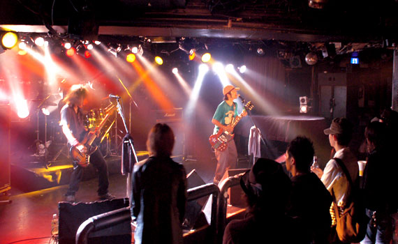 La.mamaでのライブ風景